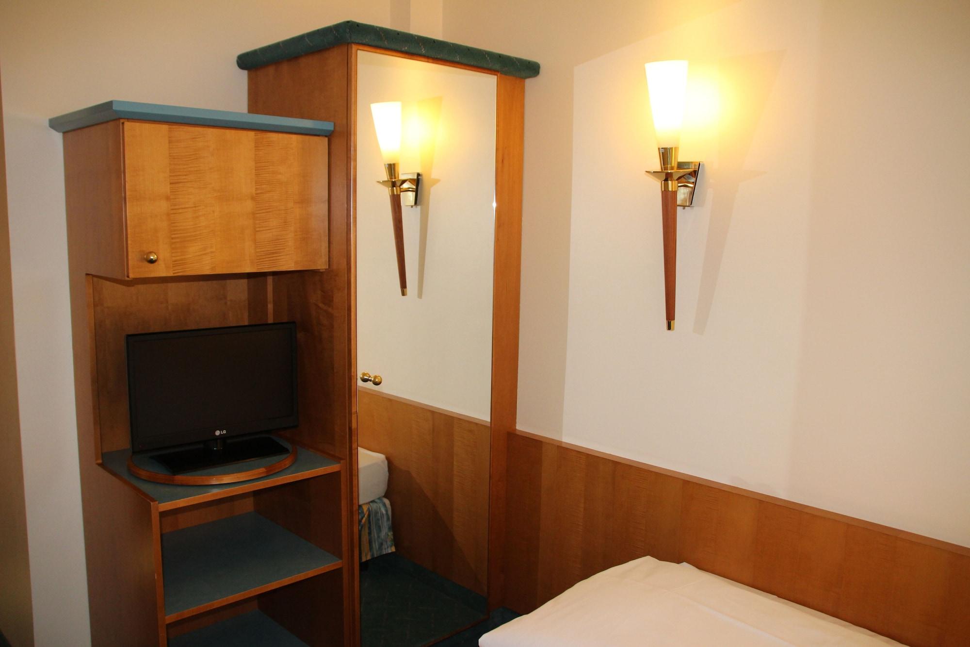 Hotel Daniel Munchen Bagian luar foto